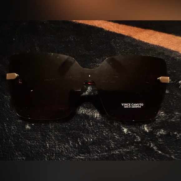S🚫LD NWOT Vince Camuto Sunglasses 🕶️! Never worn! Purchased w/o Case - Picture 2 of 2